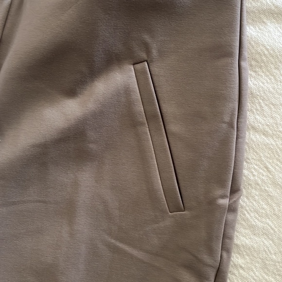 NWT Chico’s Elastic-Waist Slim-Legged Taupe Ankle Trousers Size 12T - Picture 2 of 5